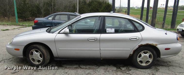 image for item DD7458 1997 Ford Taurus