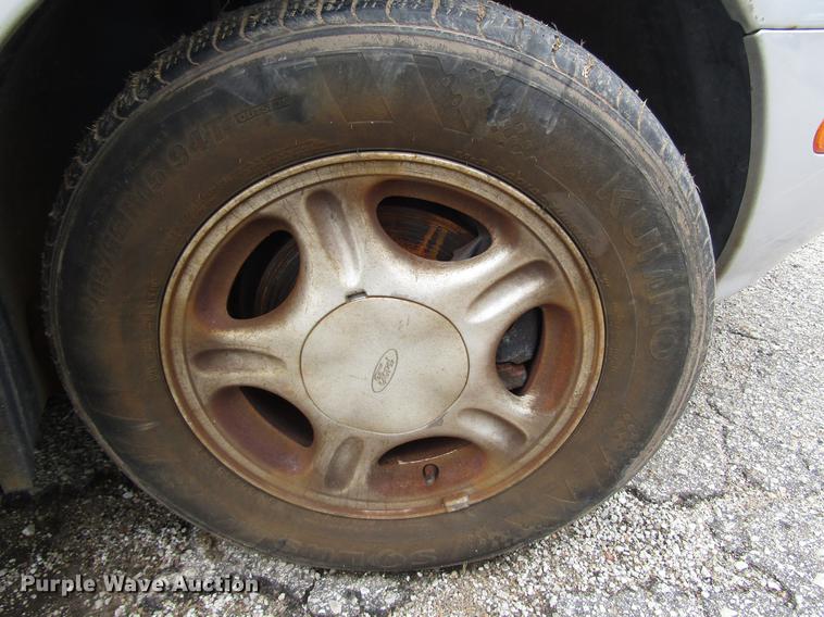 image for item DD7458 1997 Ford Taurus