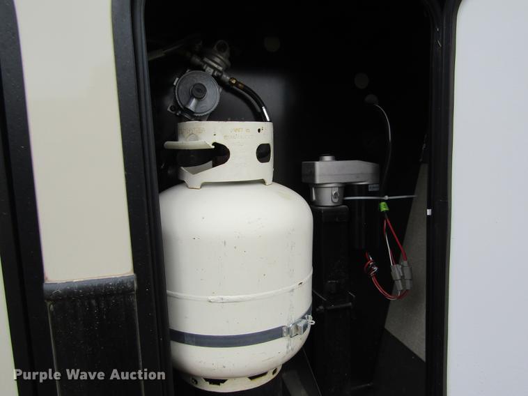 image for item DD8762 2017 Montana High Country HM379RD camper