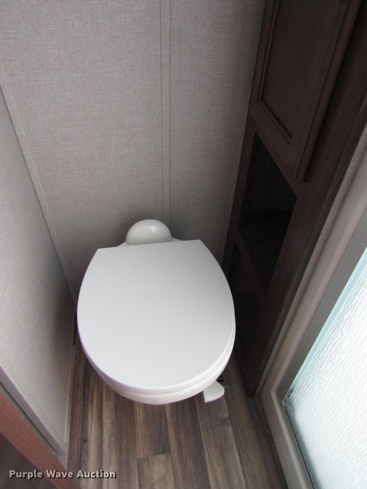 image for item DD8762 2017 Montana High Country HM379RD camper