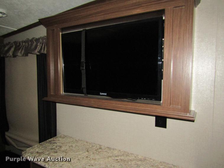 image for item DD8762 2017 Montana High Country HM379RD camper