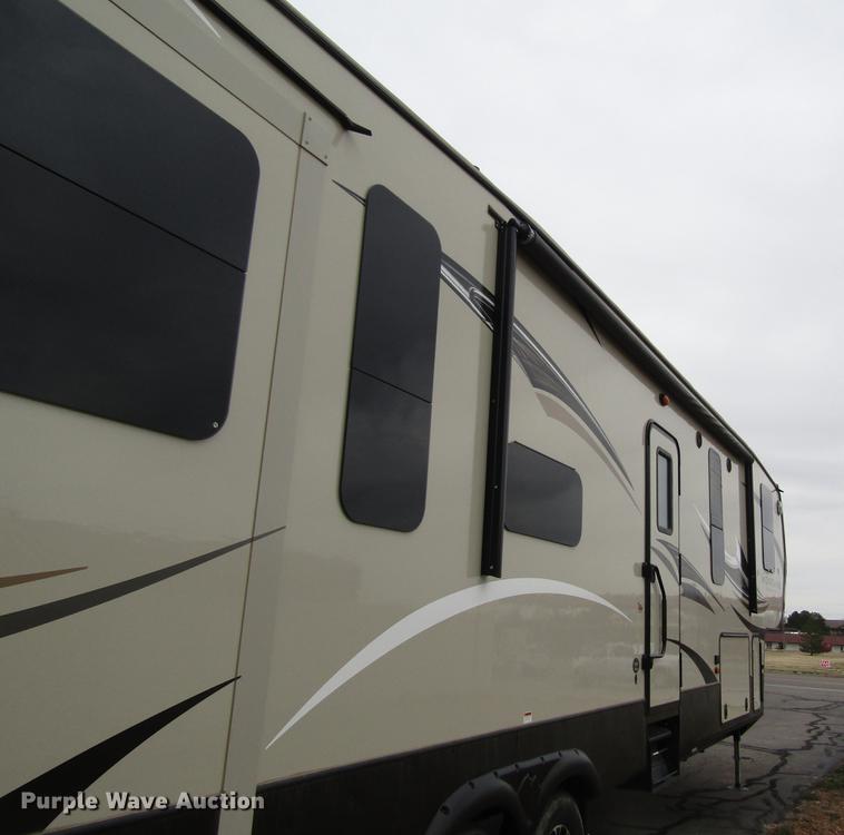 image for item DD8762 2017 Montana High Country HM379RD camper