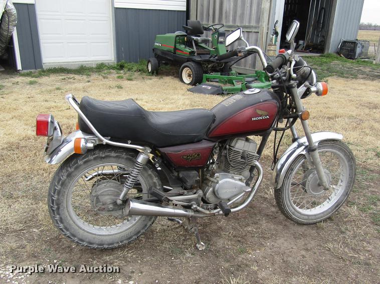 image for item DD8763 1982 Honda CM250 motorcycle