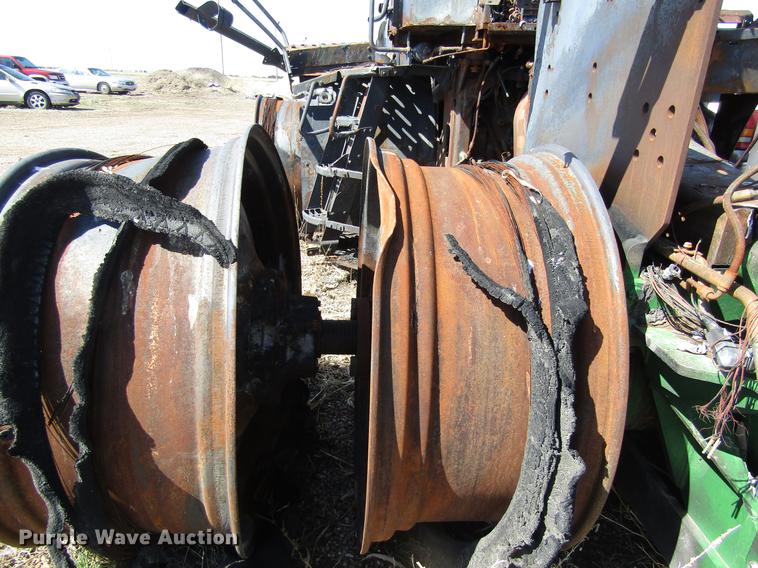 image for item DD8767 2011 John Deere 9230 tractor