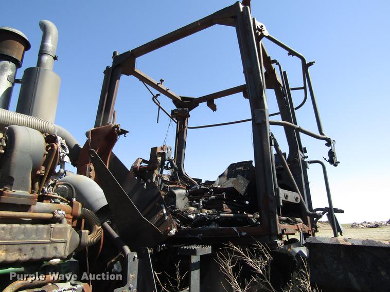 image for item DD8767 2011 John Deere 9230 tractor