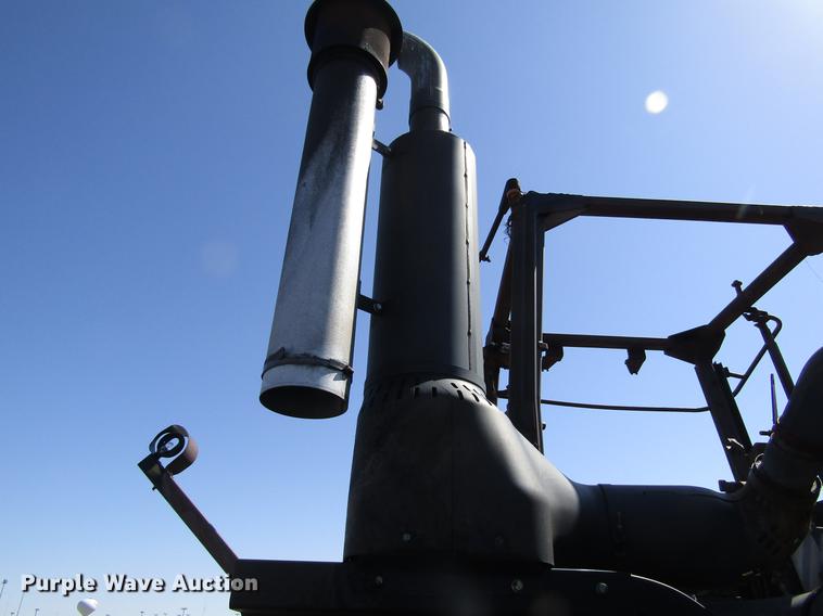 image for item DD8767 2011 John Deere 9230 tractor