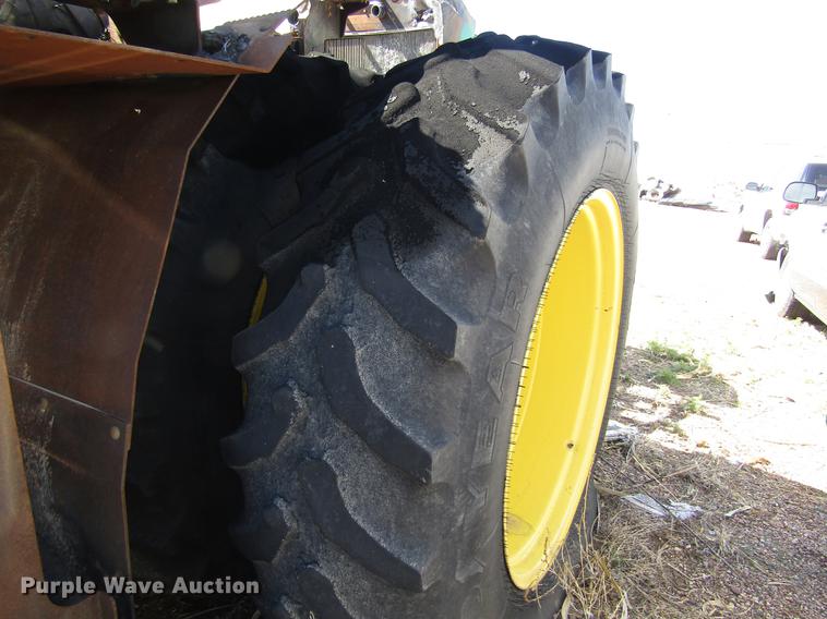 image for item DD8767 2011 John Deere 9230 tractor