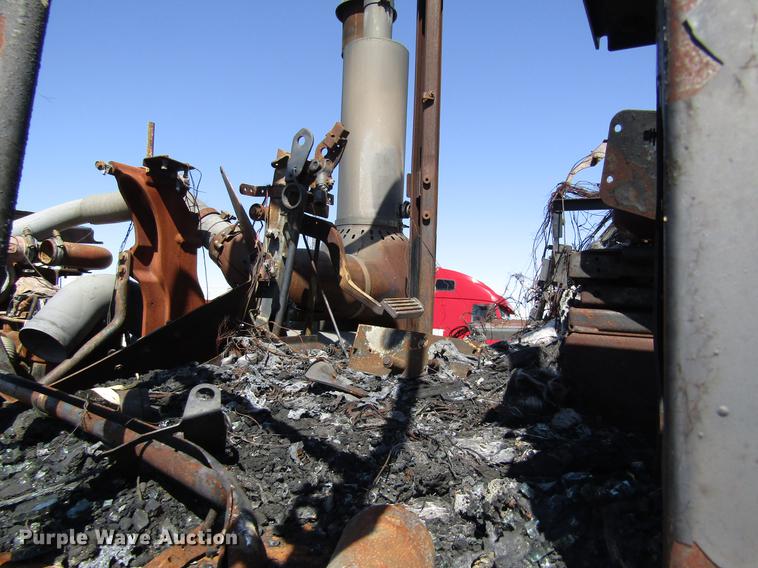 image for item DD8767 2011 John Deere 9230 tractor