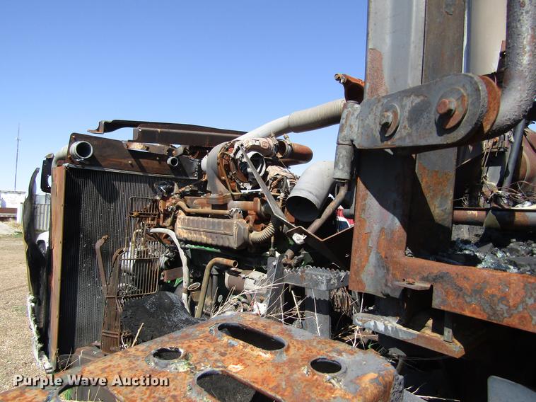 image for item DD8767 2011 John Deere 9230 tractor