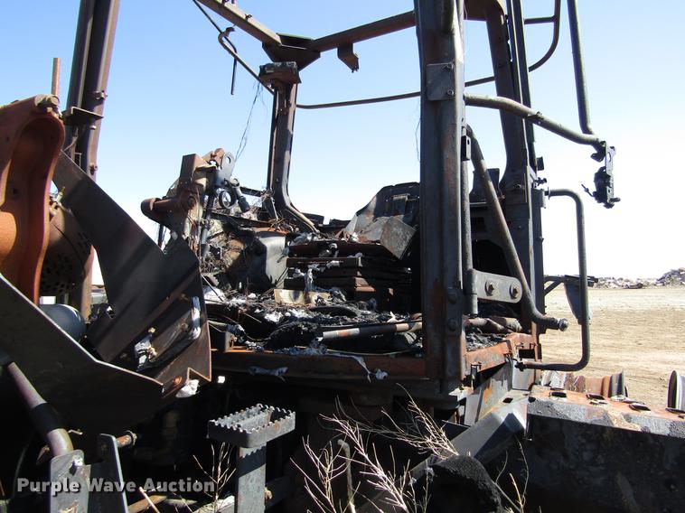 image for item DD8767 2011 John Deere 9230 tractor