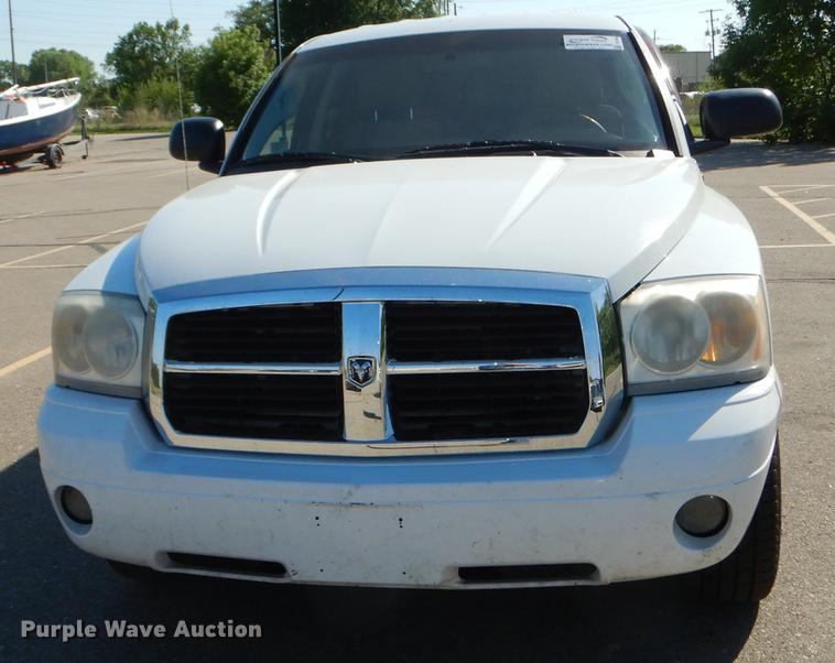 image for item DE1690 2007 Dodge Dakota Quad Cab pickup truck