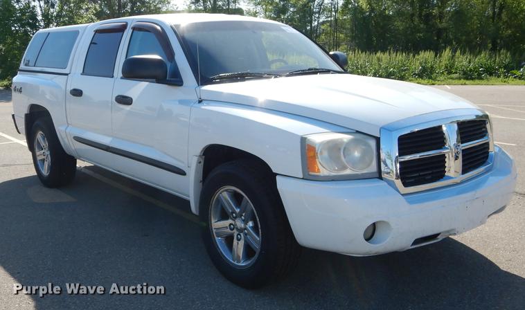 image for item DE1690 2007 Dodge Dakota Quad Cab pickup truck