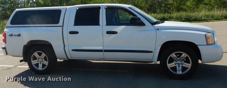 image for item DE1690 2007 Dodge Dakota Quad Cab pickup truck