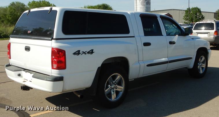 image for item DE1690 2007 Dodge Dakota Quad Cab pickup truck