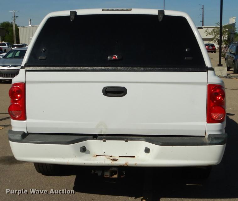 image for item DE1690 2007 Dodge Dakota Quad Cab pickup truck