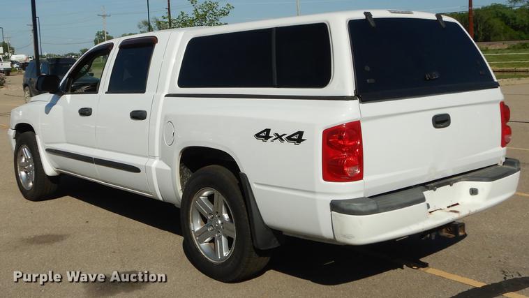 image for item DE1690 2007 Dodge Dakota Quad Cab pickup truck