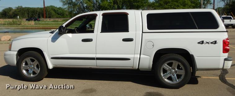 image for item DE1690 2007 Dodge Dakota Quad Cab pickup truck