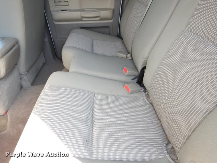 image for item DE1690 2007 Dodge Dakota Quad Cab pickup truck