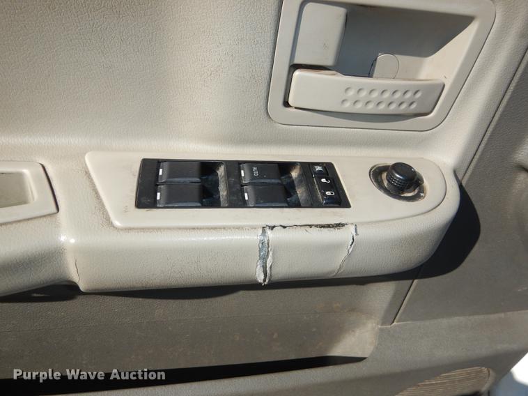 image for item DE1690 2007 Dodge Dakota Quad Cab pickup truck