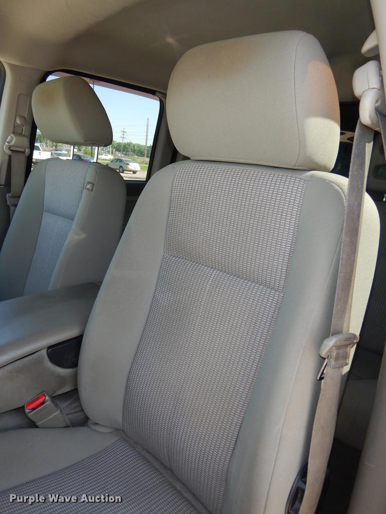 image for item DE1690 2007 Dodge Dakota Quad Cab pickup truck