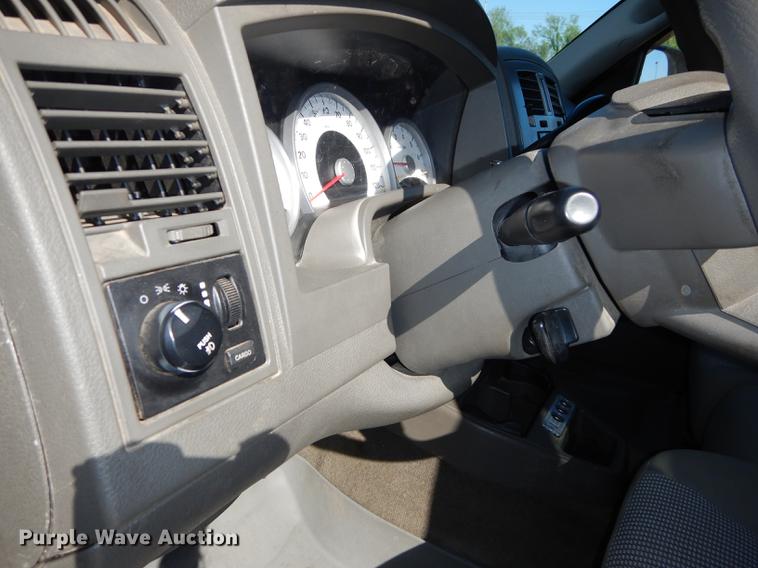 image for item DE1690 2007 Dodge Dakota Quad Cab pickup truck