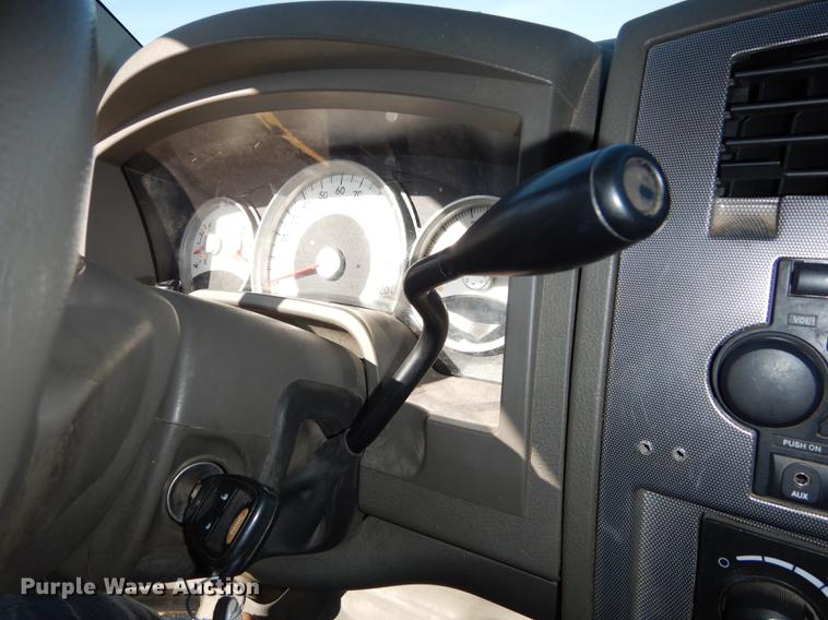 image for item DE1690 2007 Dodge Dakota Quad Cab pickup truck