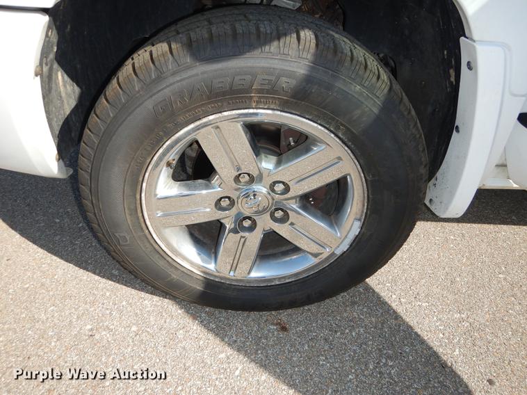 image for item DE1690 2007 Dodge Dakota Quad Cab pickup truck