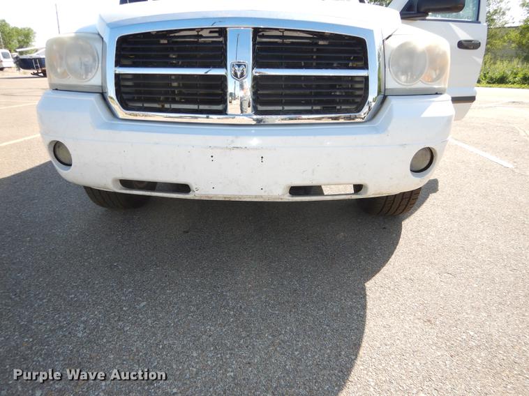 image for item DE1690 2007 Dodge Dakota Quad Cab pickup truck