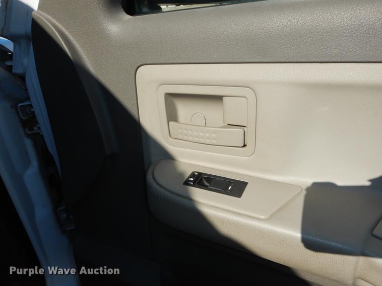 image for item DE1690 2007 Dodge Dakota Quad Cab pickup truck