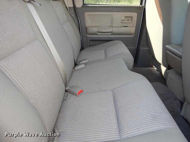 image for item DE1690 2007 Dodge Dakota Quad Cab pickup truck