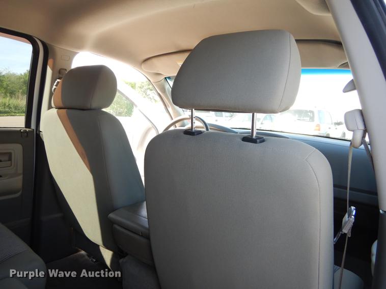 image for item DE1690 2007 Dodge Dakota Quad Cab pickup truck