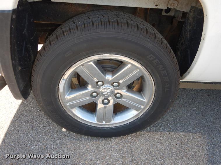 image for item DE1690 2007 Dodge Dakota Quad Cab pickup truck