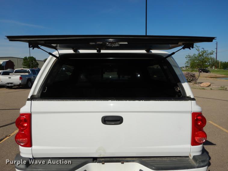 image for item DE1690 2007 Dodge Dakota Quad Cab pickup truck