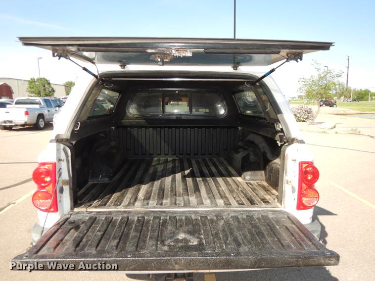 image for item DE1690 2007 Dodge Dakota Quad Cab pickup truck