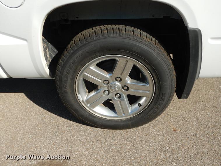 image for item DE1690 2007 Dodge Dakota Quad Cab pickup truck