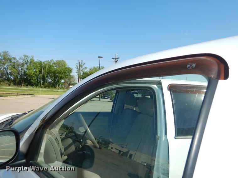 image for item DE1690 2007 Dodge Dakota Quad Cab pickup truck