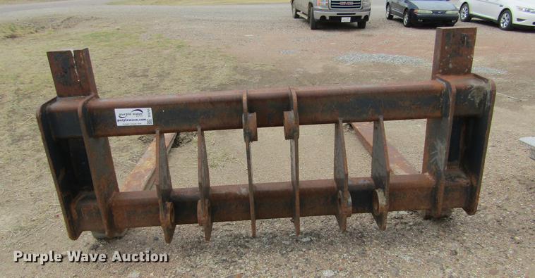 image for item DE6761 John Deere 724K pin-on forks