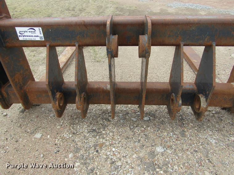 image for item DE6761 John Deere 724K pin-on forks