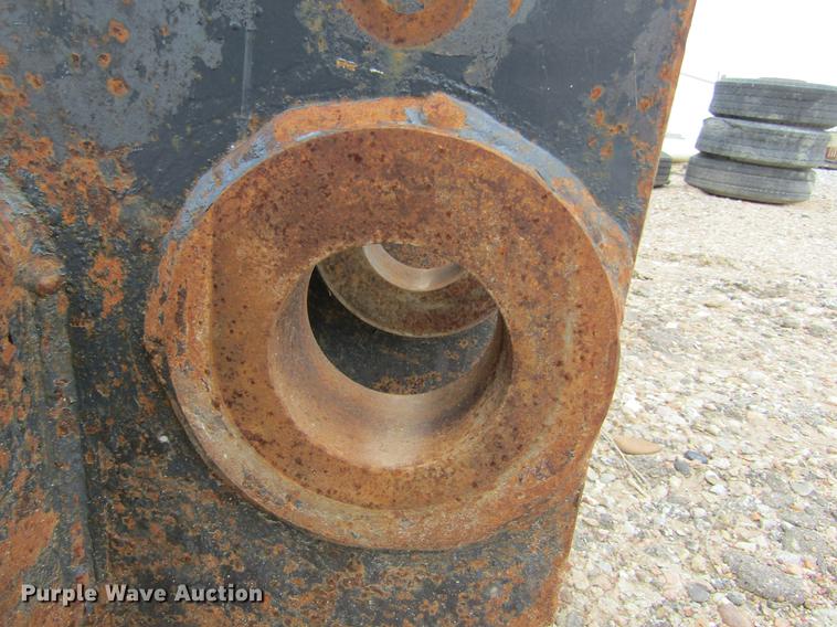 image for item DE6761 John Deere 724K pin-on forks