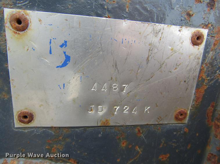 image for item DE6761 John Deere 724K pin-on forks