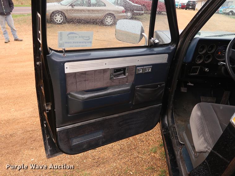 image for item DF3656 1985 Chevrolet C1500 pickup truck