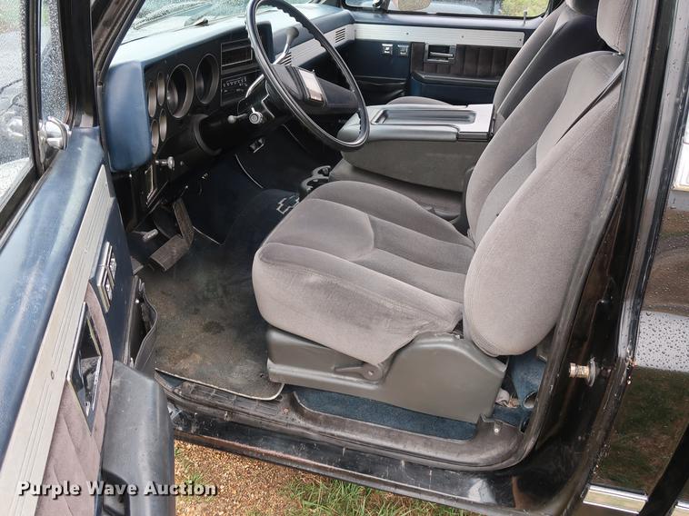 image for item DF3656 1985 Chevrolet C1500 pickup truck