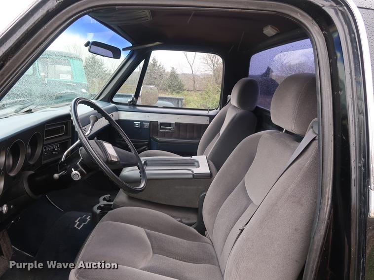 image for item DF3656 1985 Chevrolet C1500 pickup truck