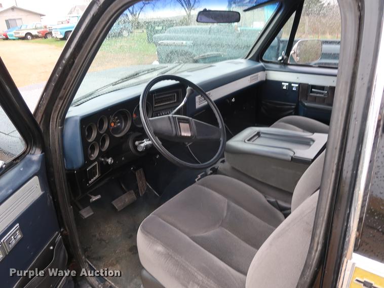 image for item DF3656 1985 Chevrolet C1500 pickup truck