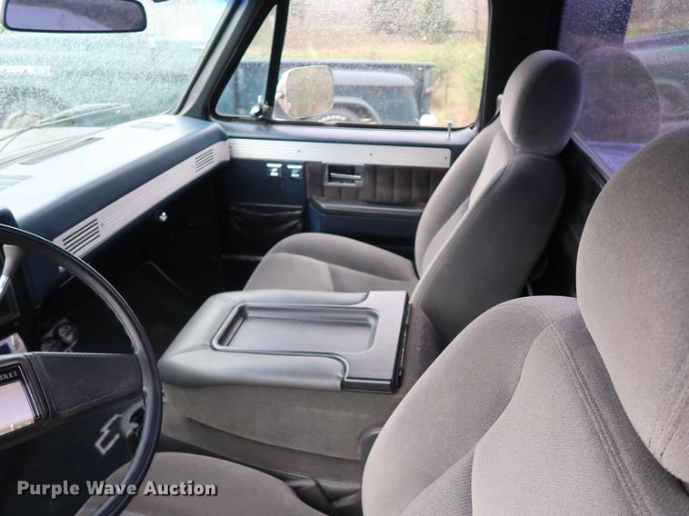 image for item DF3656 1985 Chevrolet C1500 pickup truck