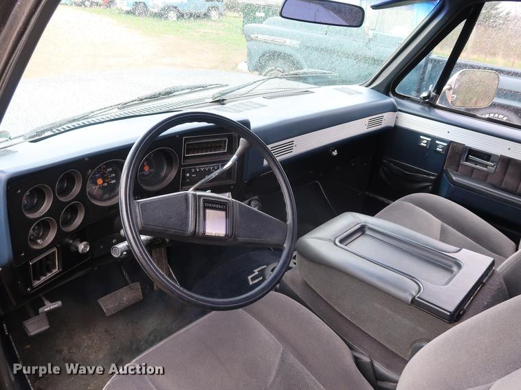 image for item DF3656 1985 Chevrolet C1500 pickup truck