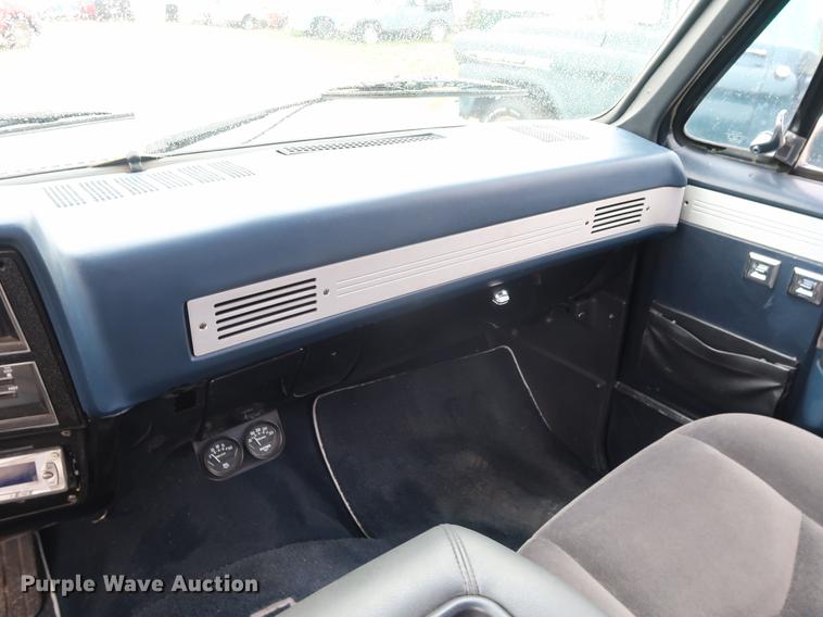 image for item DF3656 1985 Chevrolet C1500 pickup truck