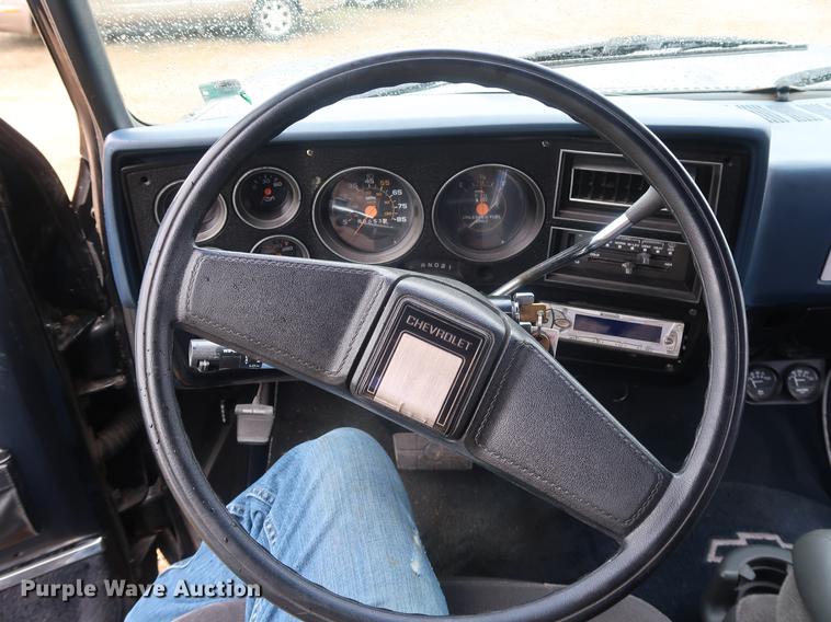 image for item DF3656 1985 Chevrolet C1500 pickup truck