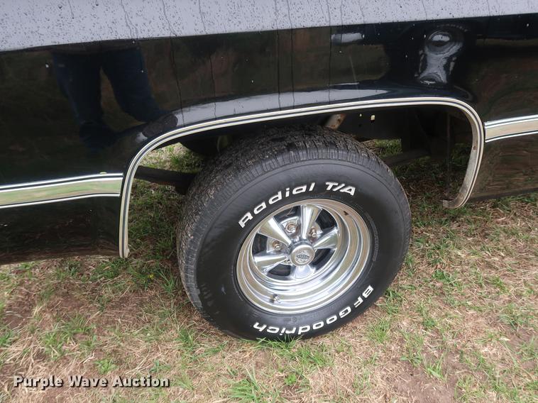 image for item DF3656 1985 Chevrolet C1500 pickup truck