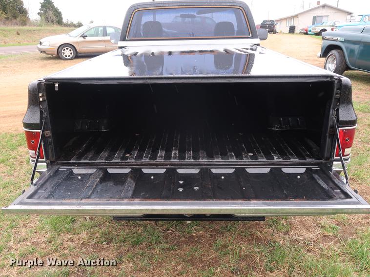 image for item DF3656 1985 Chevrolet C1500 pickup truck